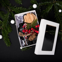 Dāvanu komplekts dāvanu kastītē ZIEMAS GARŠVIELAS. Smaržu esence, ķermeņa birste un ziepes.