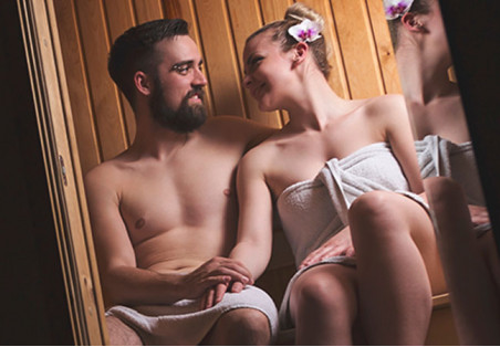 Valentīndiena pirtī: kā radīt romantisku, mājīgu un sensoriski stimulējošu atmosfēru