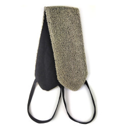 Muguras skruberis ar melniem rokturiem 