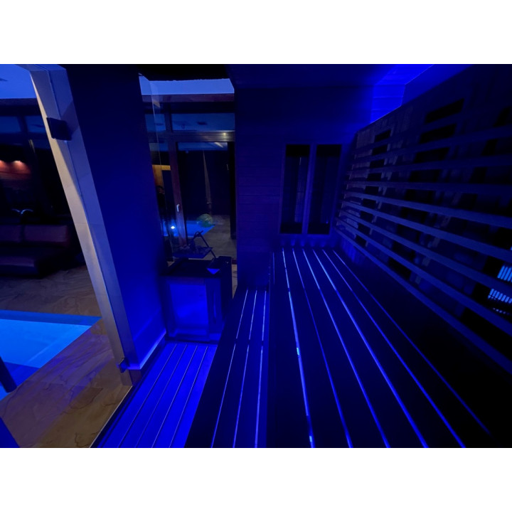 SAUFLEX RGB LED PLŪĶIS, AR VADĪBAS IERĪCI