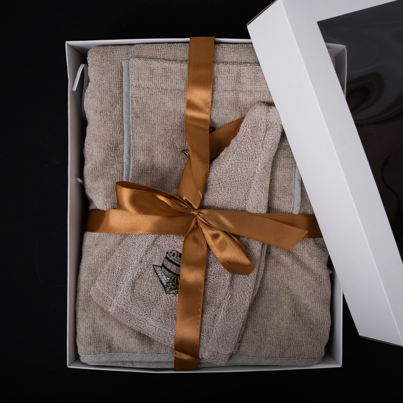 Dāvanu komplekts Viņai - LINE, 75x140 cm, dāvanu kastītē. Priekšauts un cepure pirtij