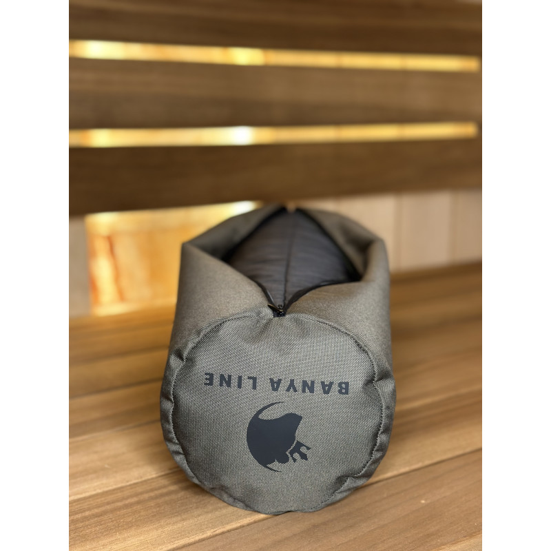 Spilvens zem kājām, KHAKI