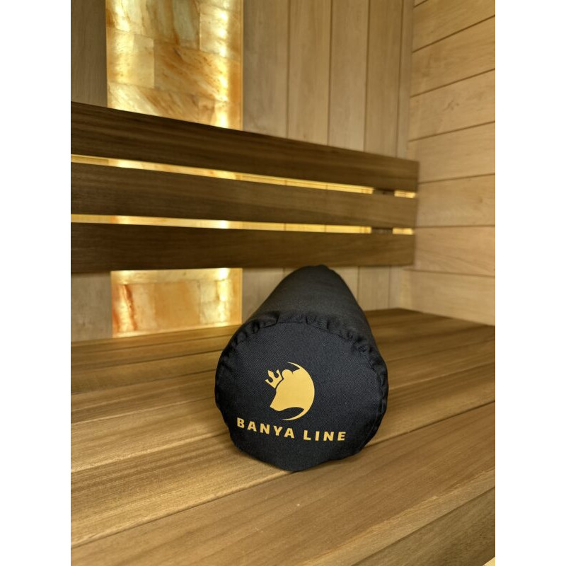 Spilvens zem kājām, MELNS