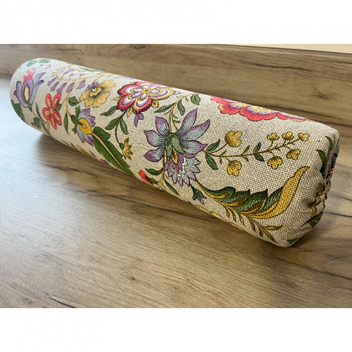 Rullītis kājām un galvai, ar ziedu ornamentiem