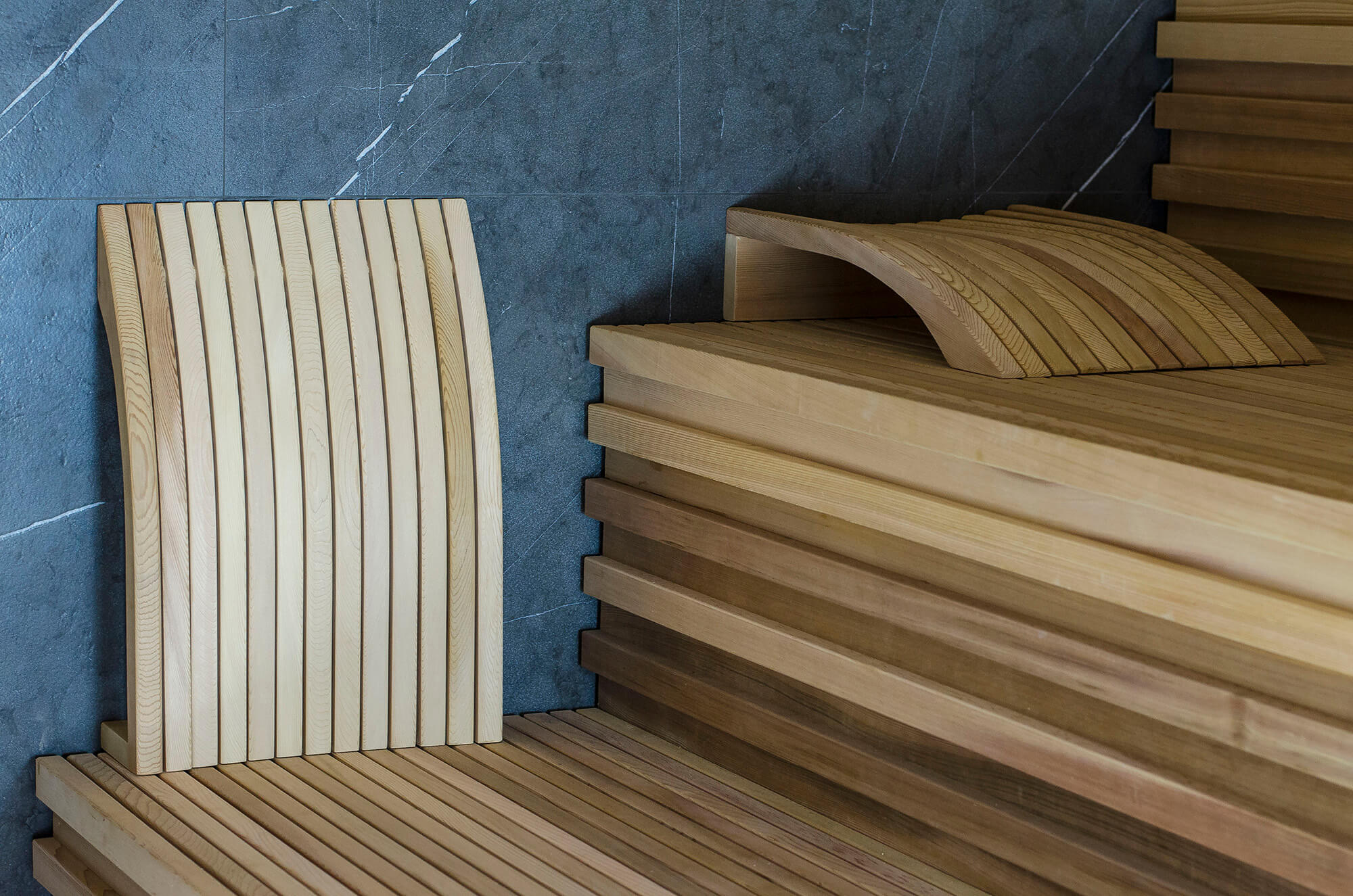 saunas atzveltne un galvas balsts lietošanā
